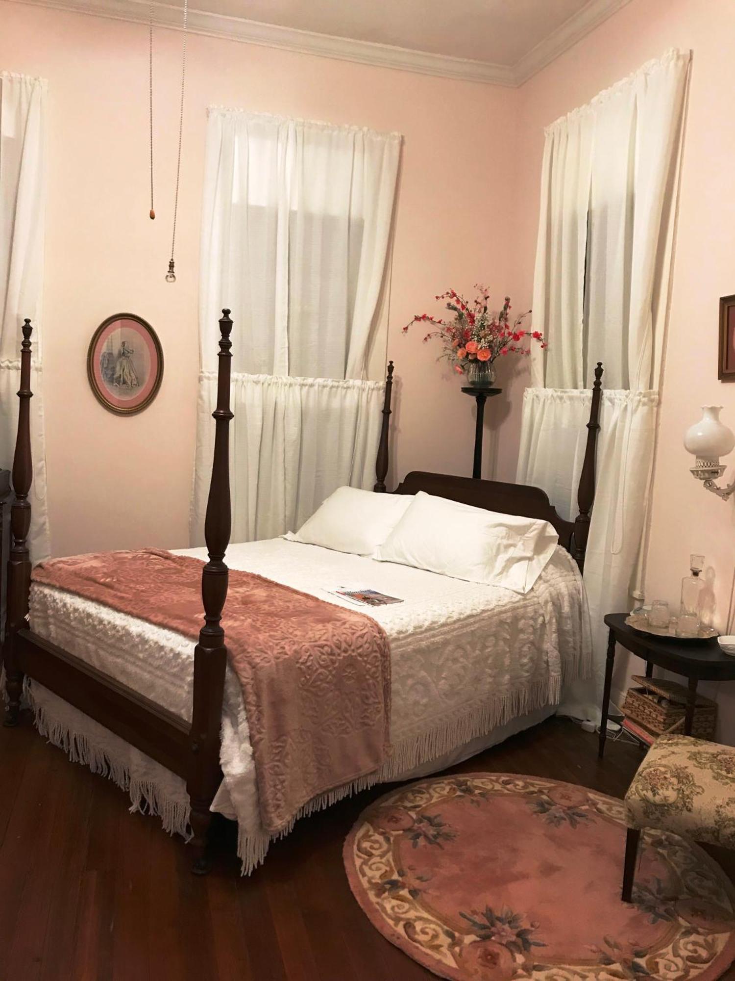 Riverboat Bed & Breakfast Натчес Екстериор снимка
